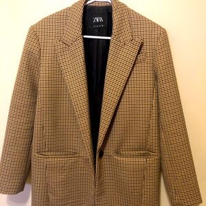 Lapel collar blazer with long sleeves